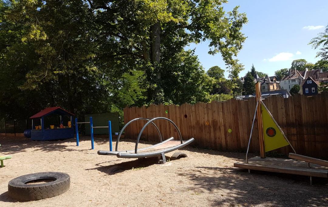 Wippe und Segelschiff