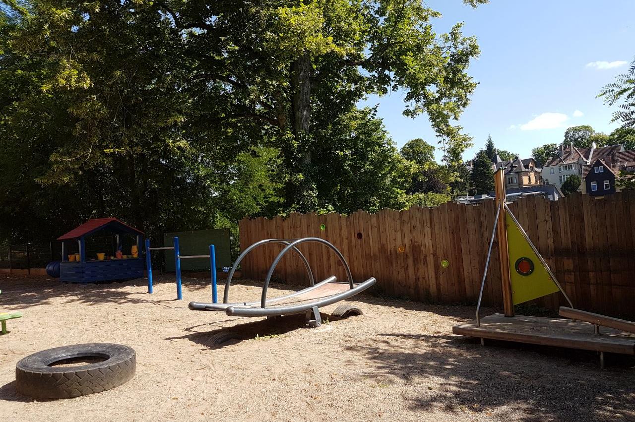 Wippe und Segelschiff