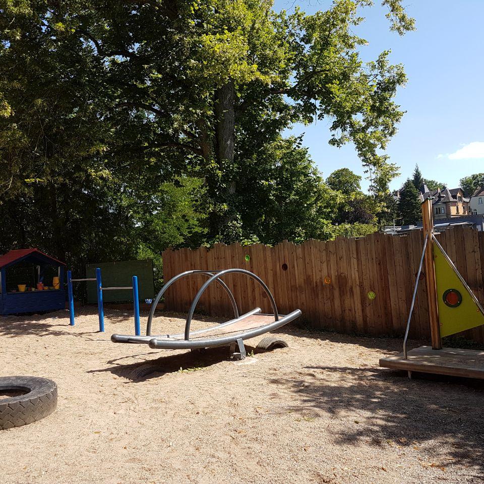 Wippe und Segelschiff